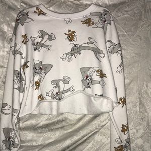 A mid- cropped sweatshirt